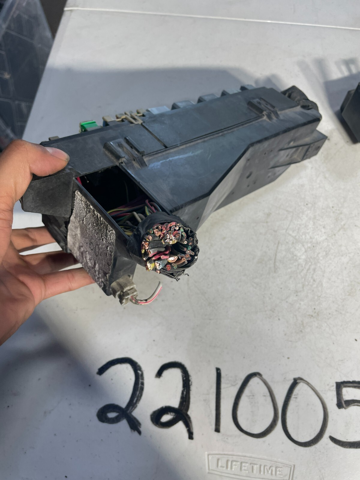 2005 06 07 FORD ESCAPE ENGINE COMPARTMENT FUSE BOX OEM - Image 5