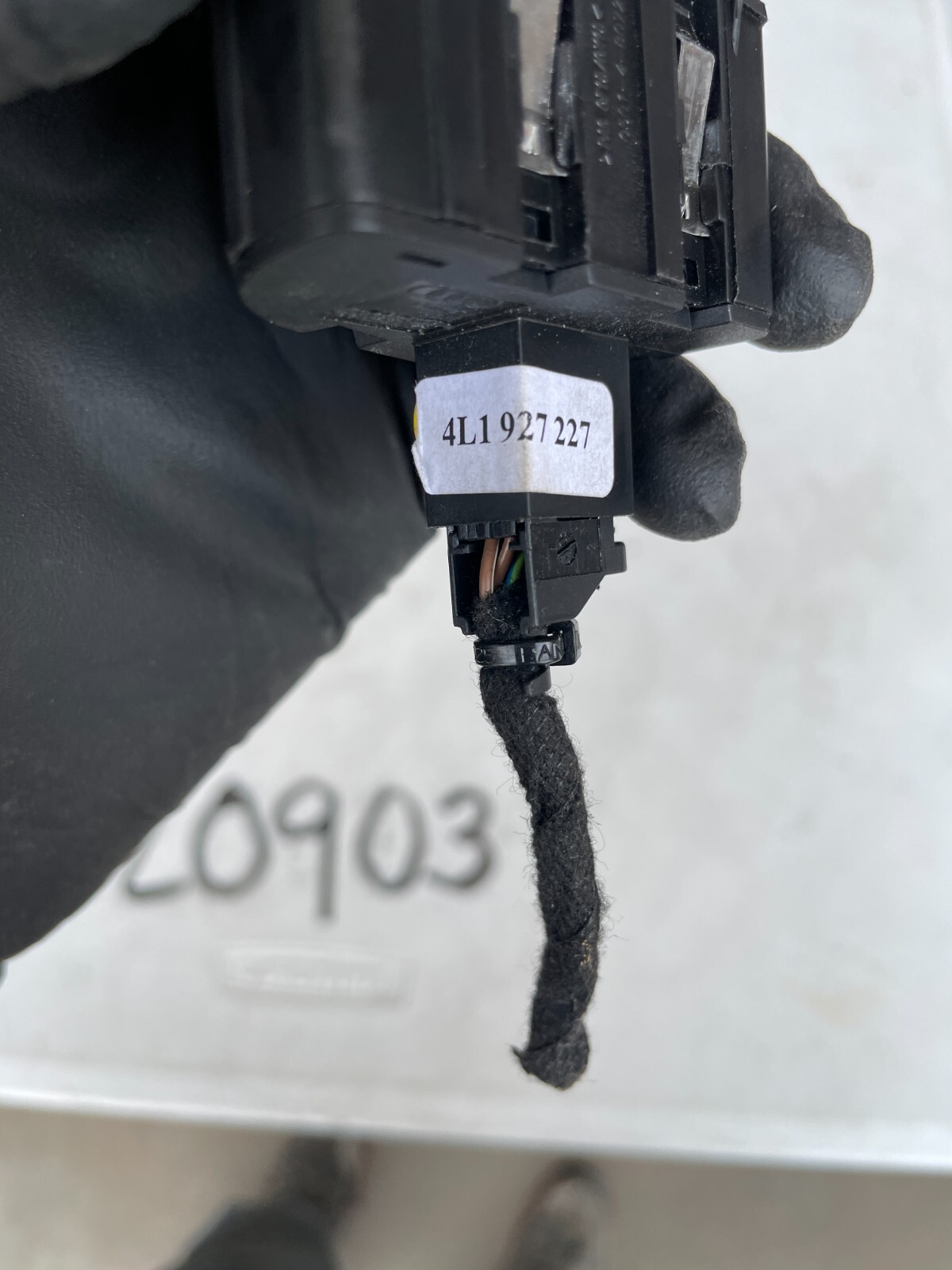 2007 - 2009 AUDI Q7 4L GLOVE BOX DISPLAY SCREEN LCD POWER SWITCH 4L1927227 OEM - Image 8