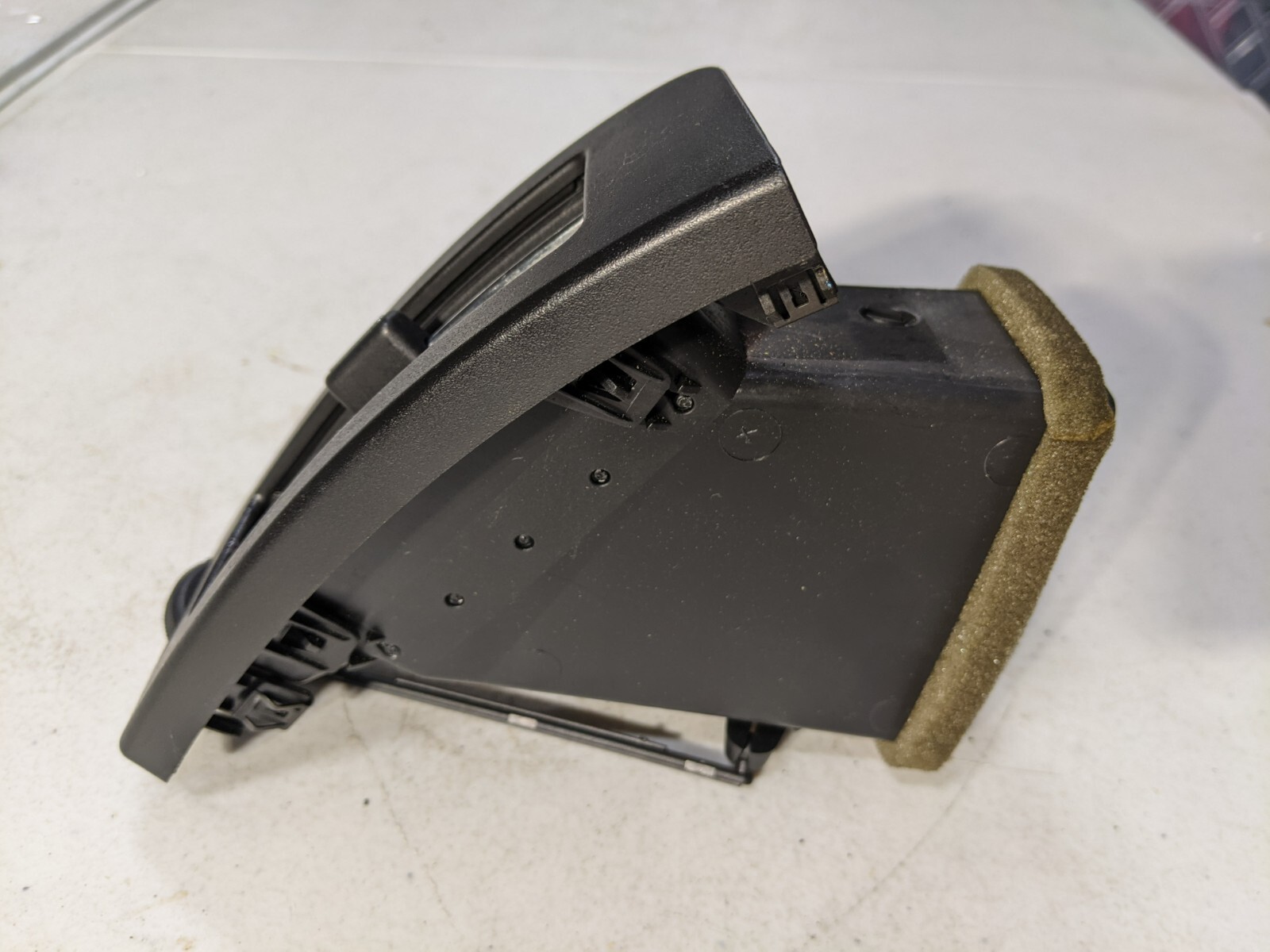 DASH AIR VENT FRONT RIGHT PASSENGER SIDE OEM CADILLAC STS 2005 06 07 08 09 10 11 - Image 4