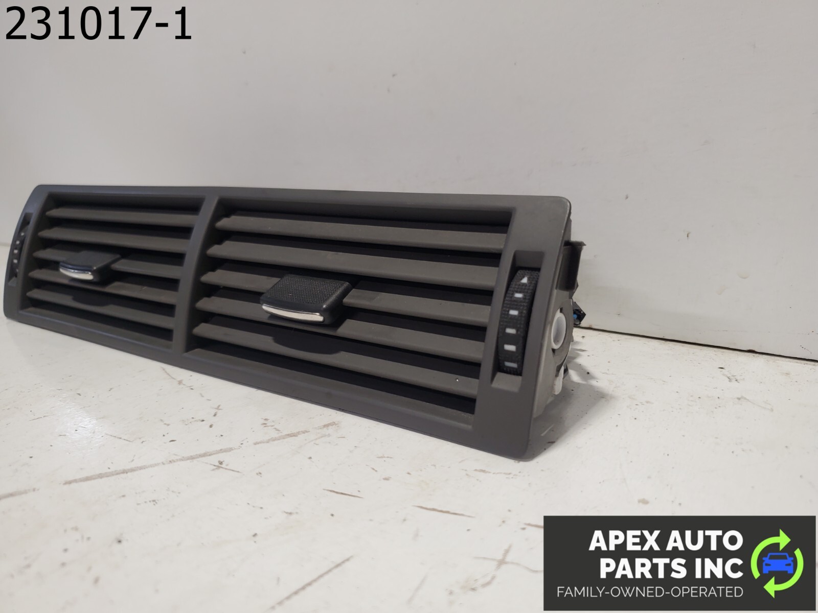 OEM 2008 Audi A4 CENTER CONSOLE REAR AIR VENT - Image 3