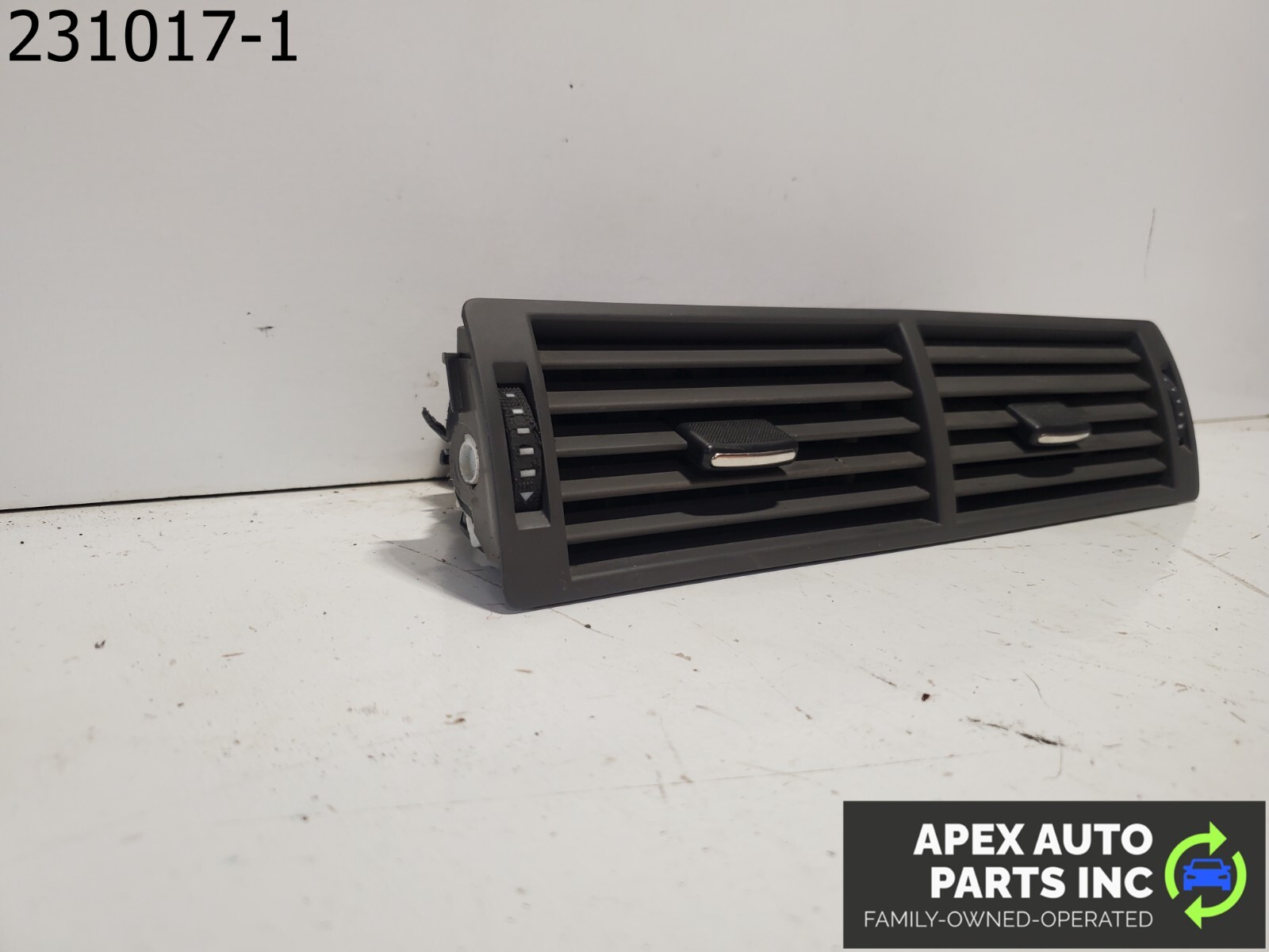 OEM 2008 Audi A4 CENTER CONSOLE REAR AIR VENT - Image 4