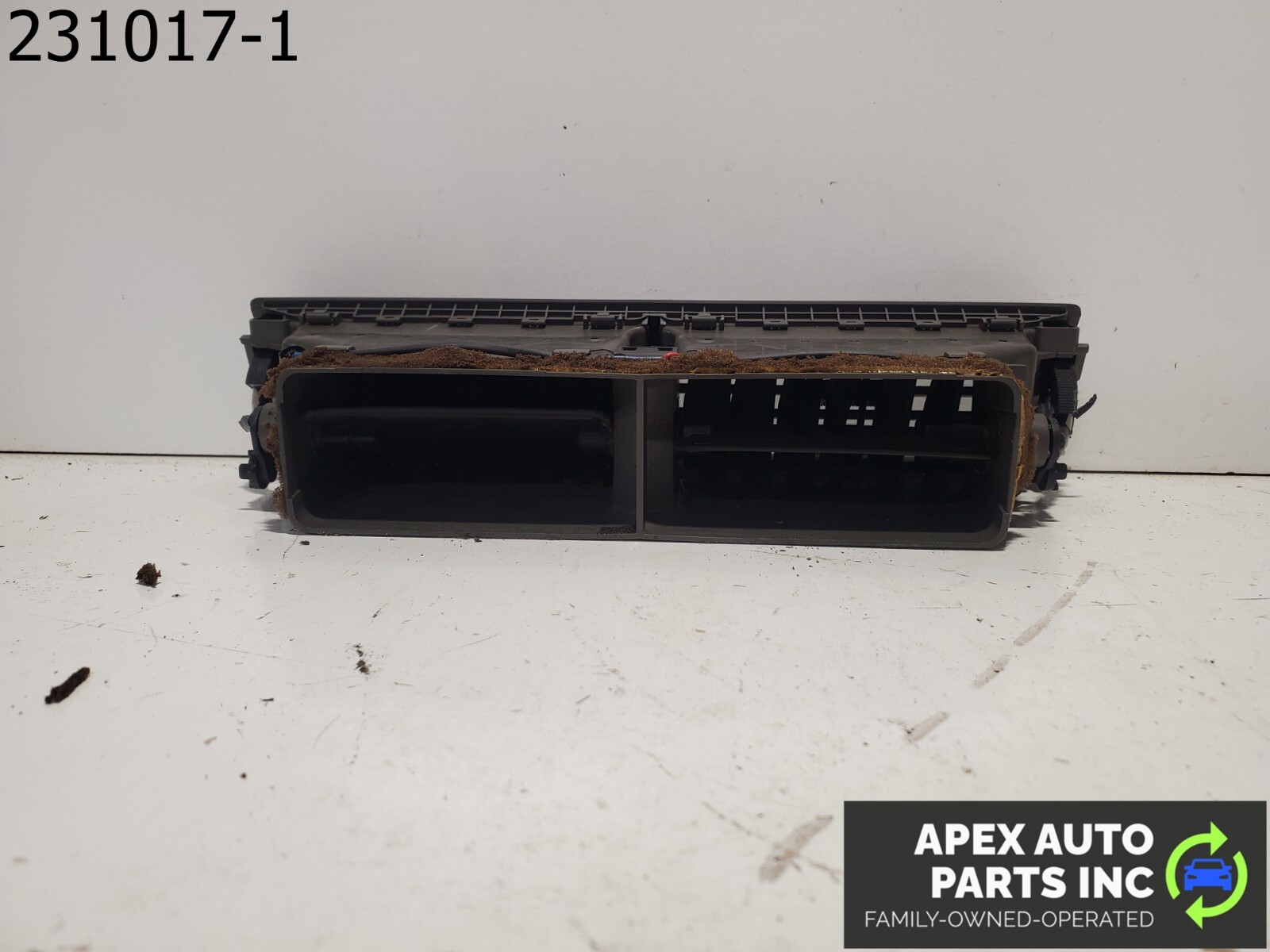 OEM 2008 Audi A4 CENTER CONSOLE REAR AIR VENT - Image 6
