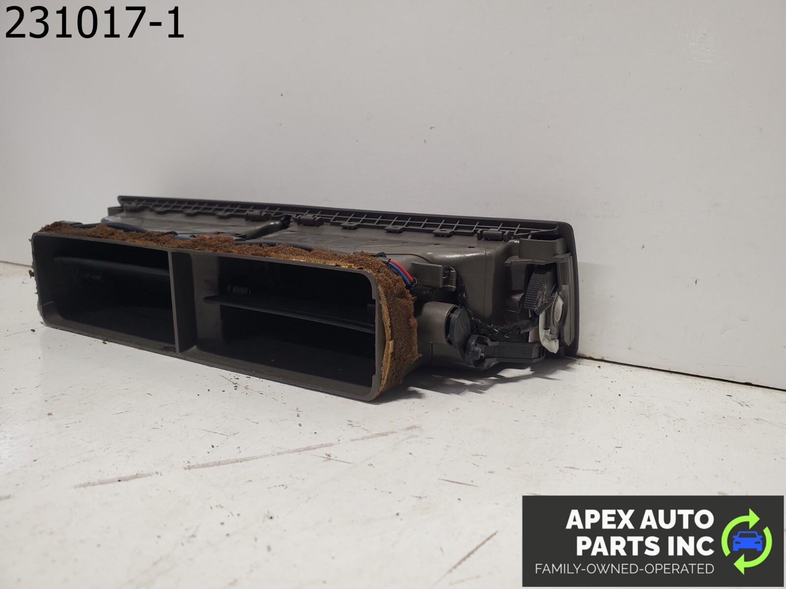 OEM 2008 Audi A4 CENTER CONSOLE REAR AIR VENT - Image 7