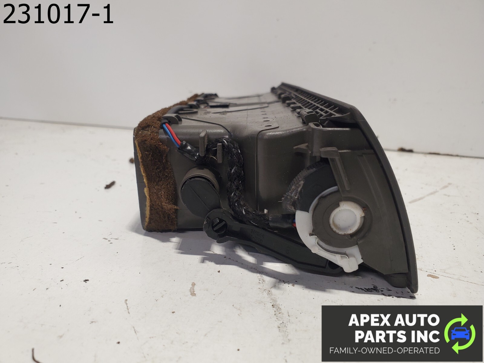 OEM 2008 Audi A4 CENTER CONSOLE REAR AIR VENT - Image 8