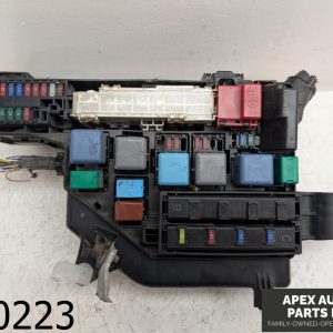 OEM 2008 Toyota Prius 1.5L AT Engine Compartment Fuse Relay Box W/ COVER LID