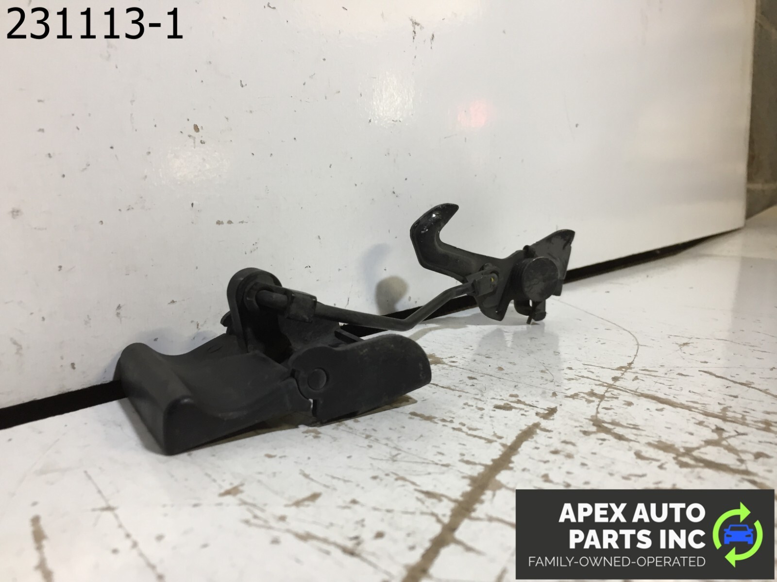 OEM 2011 Kia Sedona HOOD BONNET SAFETY CATCH LATCH LOCK W/ RELEASE CABLE - Image 3