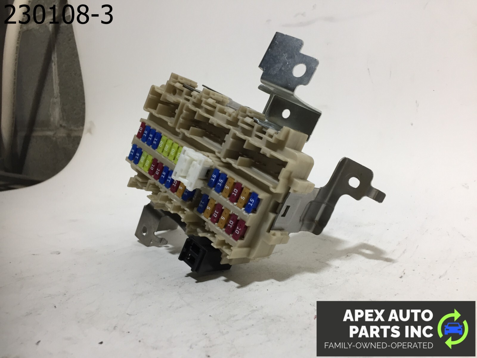 OEM 2014 Infiniti QX60 Left Front Dash Fuse Box - Image 7