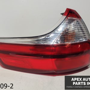 OEM 2015-2017 Toyota Sienna  Rear Outer Halogen Tail Light Left Driver