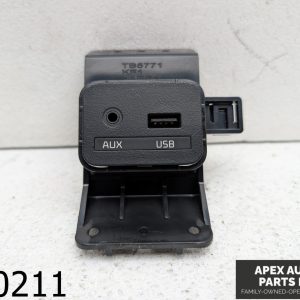 OEM 2015 Kia Cadenza 3.3L USB Jack Auxiliary Port