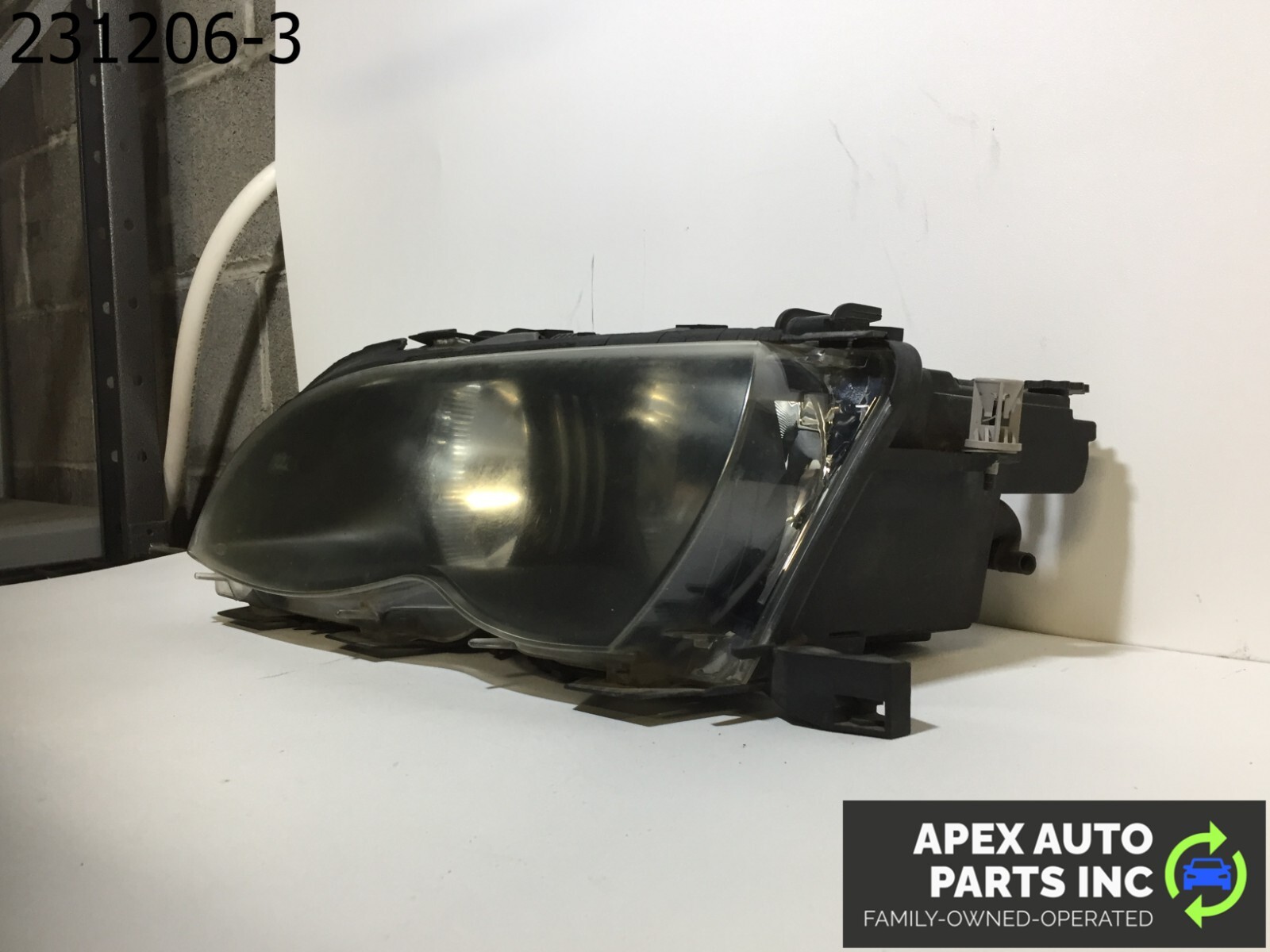 OEM BMW 325i 2004 LEFT XENON TITANIUM HEADLIGHT COMPLETE - Image 4