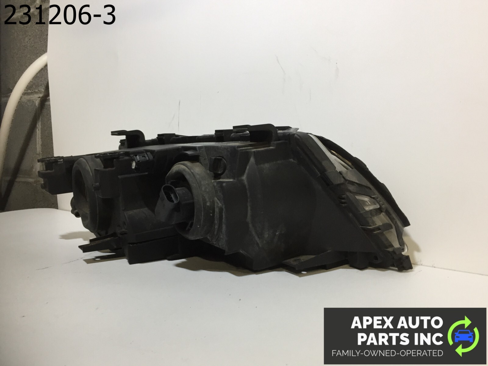 OEM BMW 325i 2004 LEFT XENON TITANIUM HEADLIGHT COMPLETE - Image 7