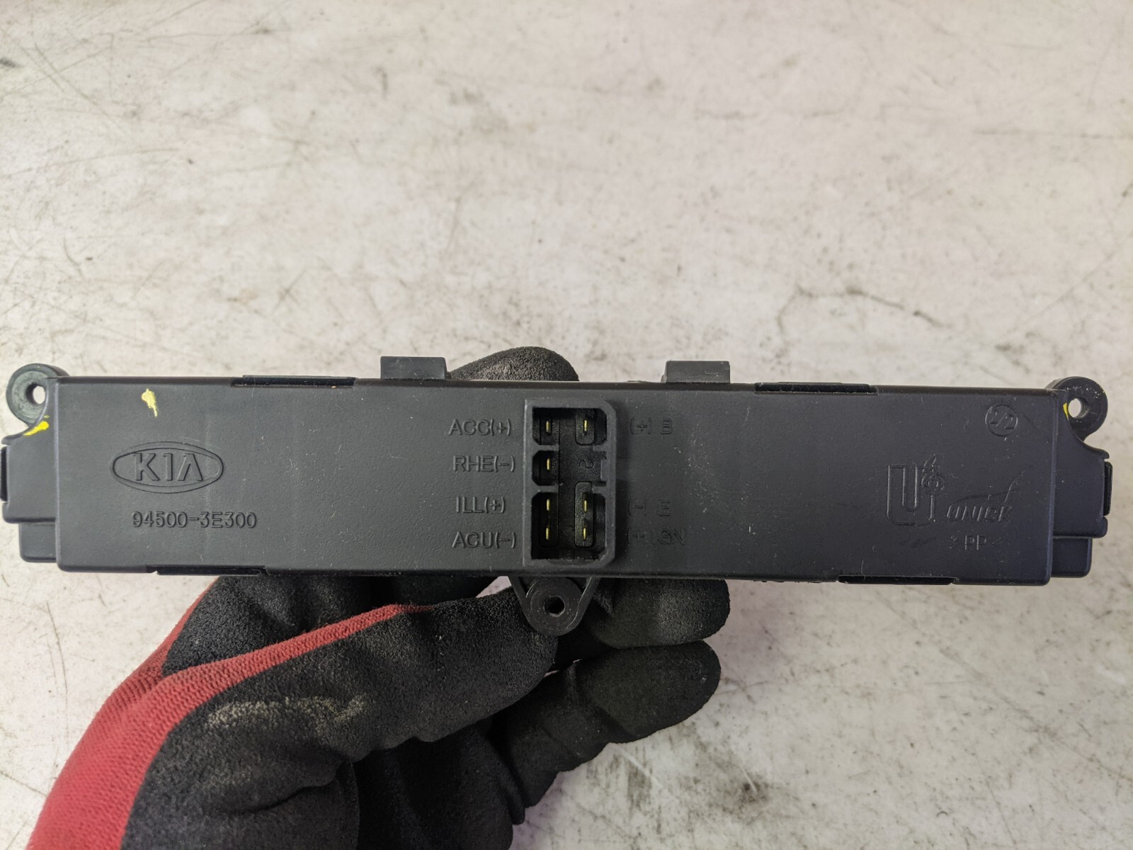 OEM Kia Sorento Dash Clock 94500-3E300 - Image 3