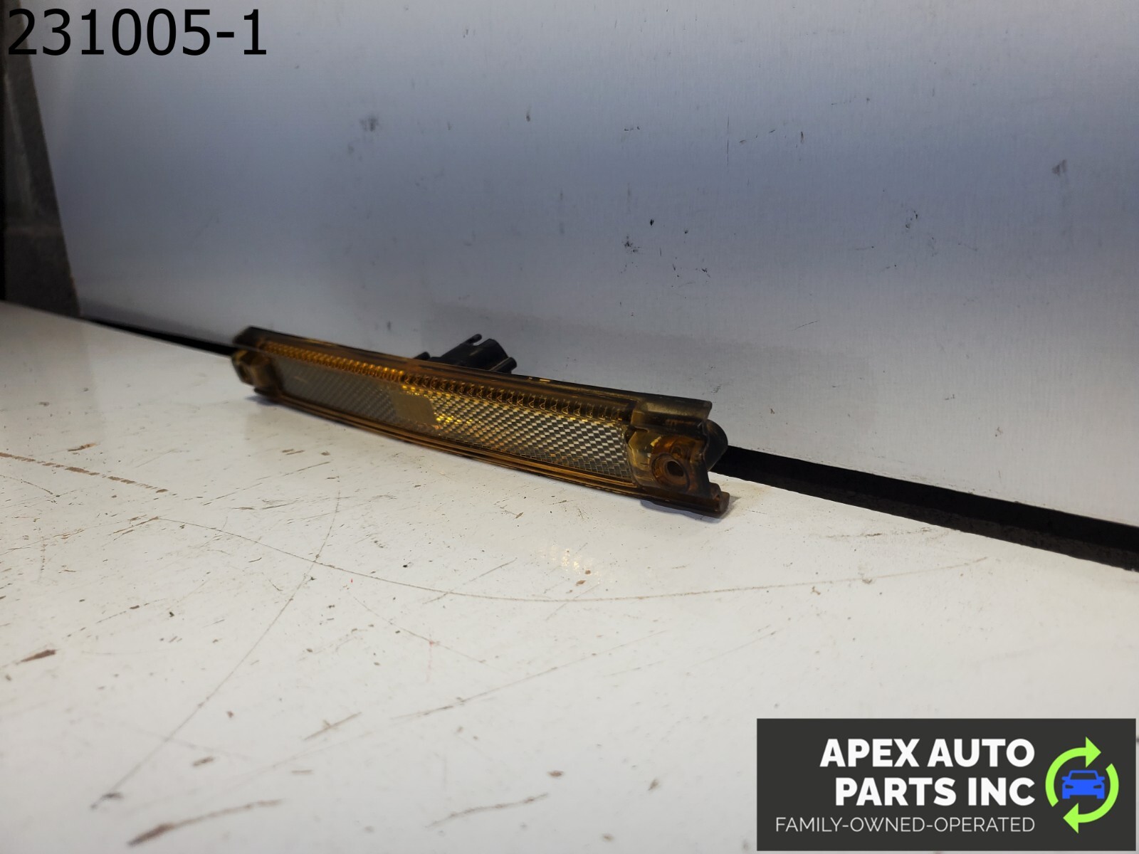 OEM Pontiac Fiero 1985 AUTOMATIC RIGHT BACK SIDE MARKER OEM - Image 4