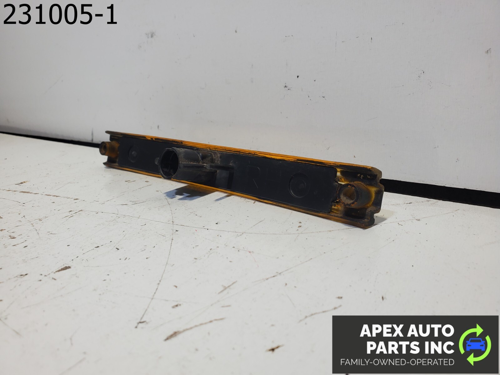 OEM Pontiac Fiero 1985 AUTOMATIC RIGHT BACK SIDE MARKER OEM - Image 5